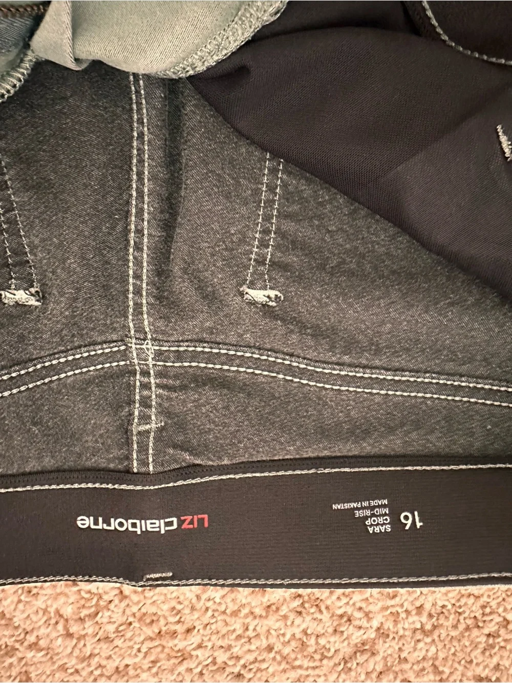Liz Claiborne Cropped Capri Pants in Olive